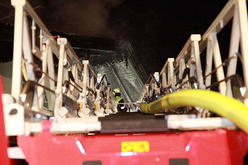 Brand in Schechen: Ein Dachstuhl ist völlig ausgebrannt. Hier die Bilder...