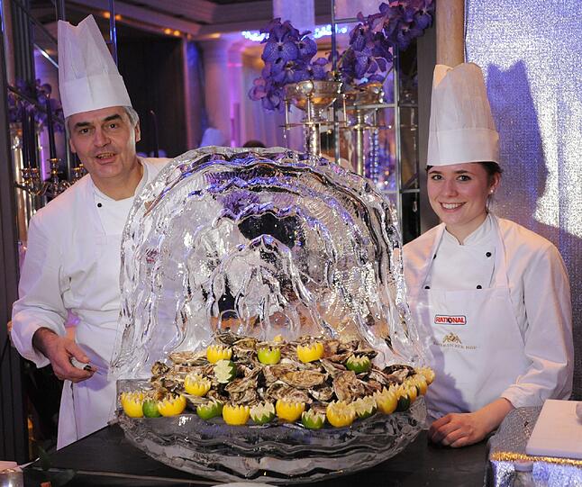 Gastronomenball im Bayerischen Hof: Die Küche präsentiert die Austern.