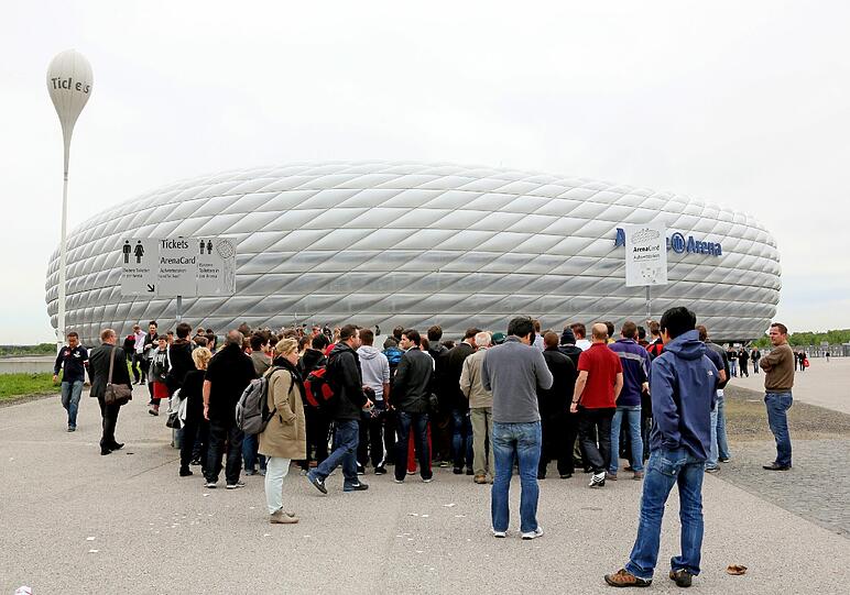 Champions League Finale 2013: Die Fans stürmen den Vorverkauf zum Public Viewing. Die Bilder vom Vorverkaufstart für die Allianz Arena