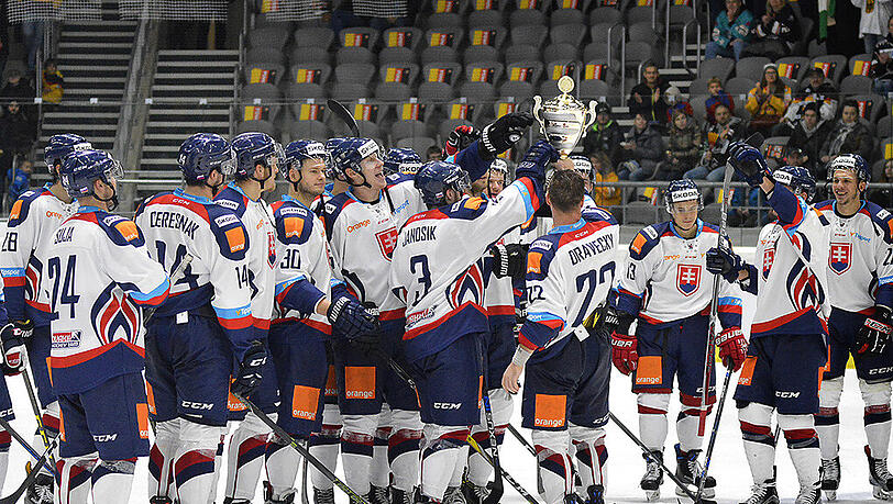 In Feierlaune: Die Kufencracks aus der Slowakei triumphieren beim Deutschland Cup. In Feierlaune: Die Kufencracks aus der Slowakei triumphieren beim Deutschland Cup.