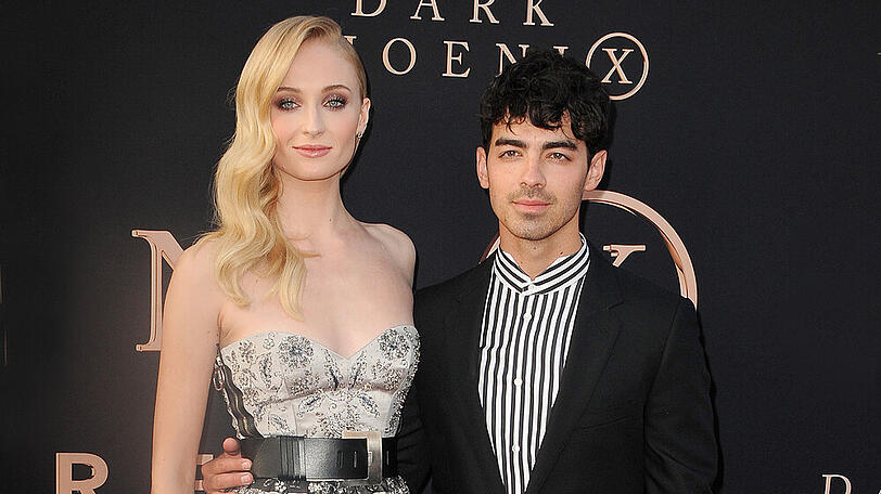 Joe Jonas und Sophie Turner gemeinsam auf dem roten Teppich