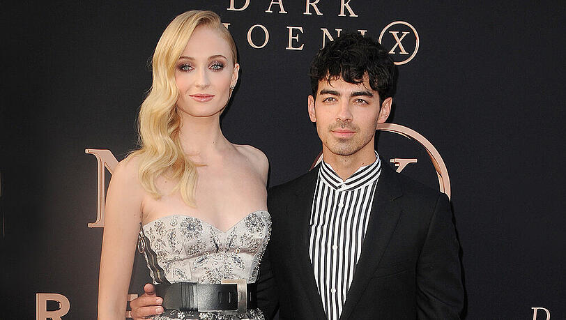Joe Jonas und Sophie Turner gemeinsam auf dem roten Teppich Joe Jonas und Sophie Turner gemeinsam auf dem roten Teppich