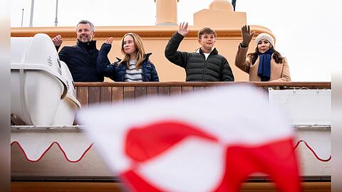 Das dänische Königspaar, König Frederik und Königin Mary, befindet sich derzeit mit seinen Kindern Prinz Vincent und Prinzessin Josephine in Grönland.