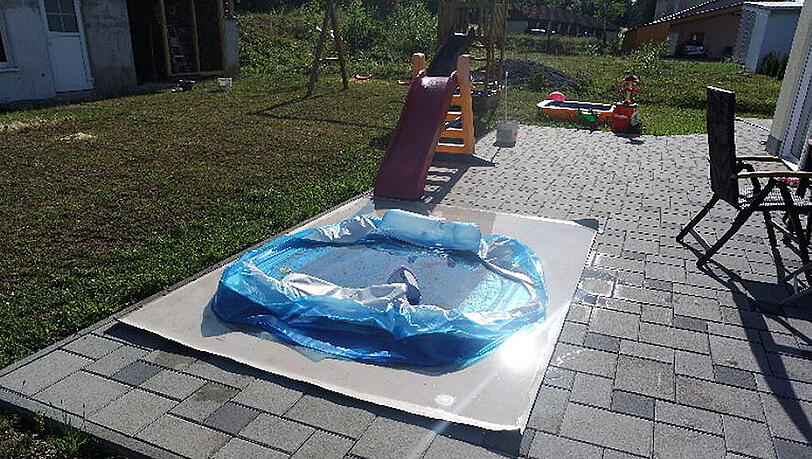 In Bad Kissingen und Münnerstadt schleicht sich Nachts ein Unbekannter auf Privatgrundstücke und schlitzt Planschbecken und Pools auf. In Bad Kissingen und Münnerstadt schleicht sich Nachts ein Unbekannter auf Privatgrundstücke und schlitzt Planschbecken und Pools auf.