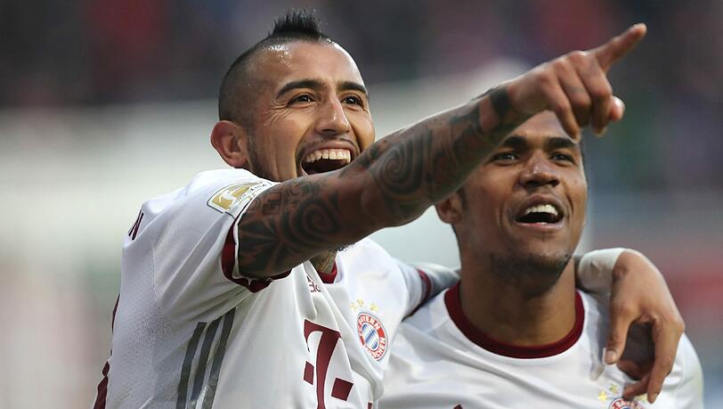 Arturo Vidal jubelt über seinen Treffer zum späten 0:1. Arturo Vidal jubelt über seinen Treffer zum späten 0:1.
