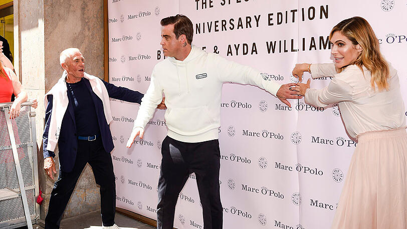 Robbie und Ayda eröffnen die Wand.