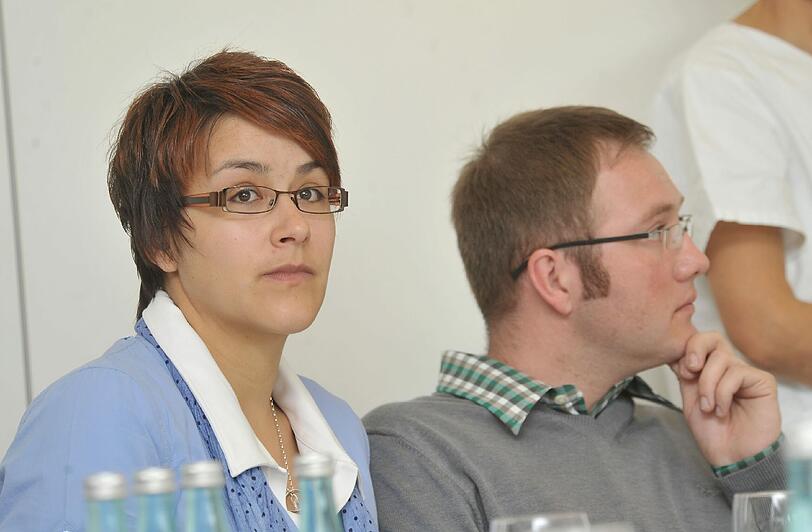Ihre Tochter war dem Tod näher als dem Leben: Stefan (33) und Eva-Maria R. (28) sind überglücklich, dass die erstmals praktizierte Operation erfolgreich war.