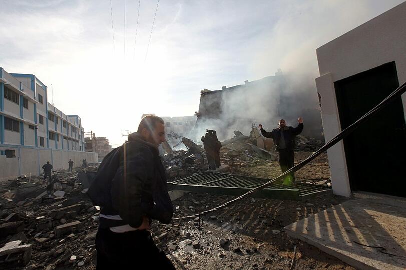 Nichts als Schutt und Asche. An dieser Stelle stand bis heute Morgen ein Gebäude des Innenministeriums der Hamas im Gaza-Streifen.