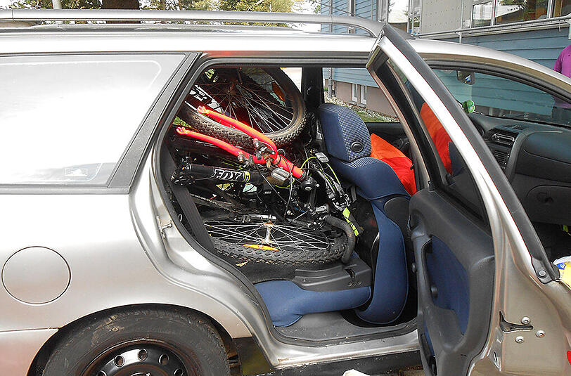 Die sechs Moutainbikes waren im Auto hinten eingelagert.