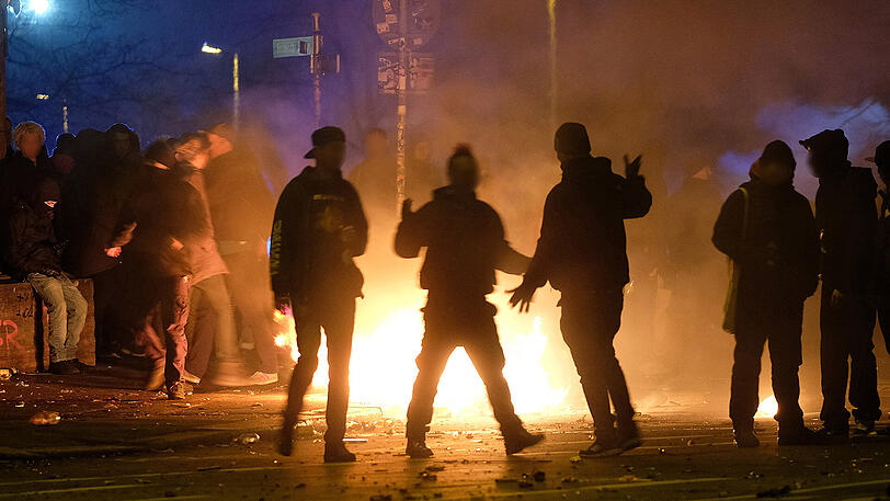 Im Leipziger Stadtteil Connewitz kam es in der Silvesternacht 2017/2018 zu schweren Ausschreitungen. Die Bilder.