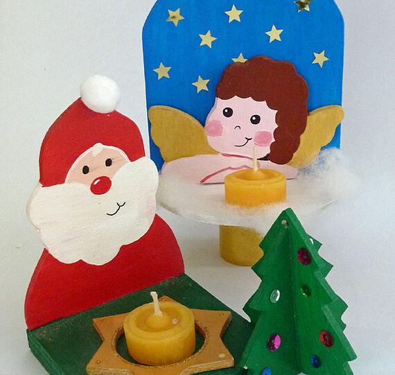 In der Weihnachtswerkstatt wird gebastelt.