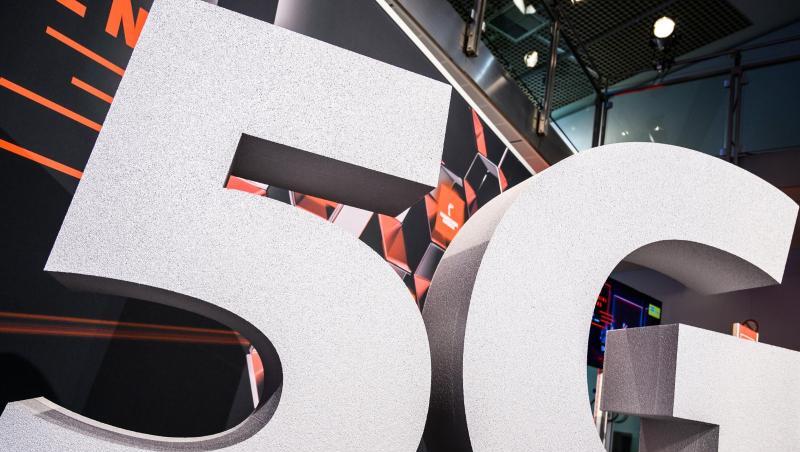 Die drei bisherigen Netzbetreiber Deutsche Telekom, Vodafone und Telefónica (O2) sowie der Neueinsteiger Drillisch bieten derzeit um 5G-Mobilfunkfrequenzen. Die drei bisherigen Netzbetreiber Deutsche Telekom, Vodafone und Telefónica (O2) sowie der Neueinsteiger Drillisch bieten derzeit um 5G-Mobilfunkfrequenzen.