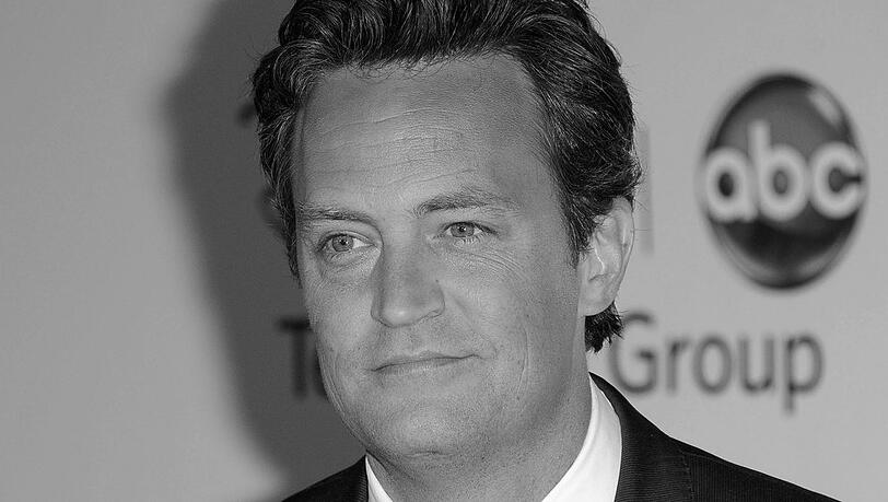 Tragisch: "Friends"-Schauspieler Matthew Perry ist am 28. Oktober im Alter von 54 Jahren gestorben. Er wurde tot im Whirlpool seines Hauses gefunden.