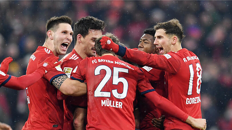 Die Stars des FC Bayern jubeln nach dem entscheidenden Treffer durch Franck Ribéry.