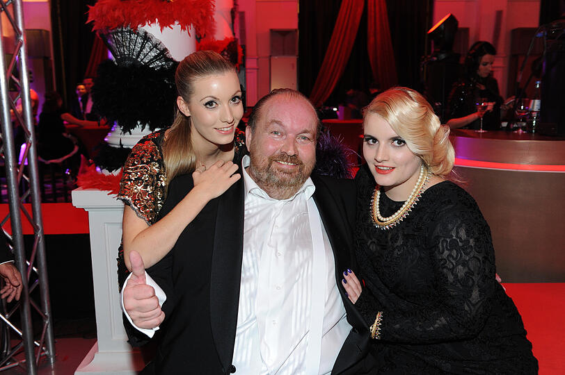 Star-Figaro Wolfgang Lippert (†58) mit seinen Töchtern Natalie (li.) und Maxyne (re.). Star-Figaro Wolfgang Lippert (†58) mit seinen Töchtern Natalie (li.) und Maxyne (re.).