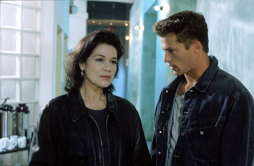 "Die Kommissarin", II. Staffel. Im Jahr 1999 ermitteln Hauptkommissarin Lea Sommer (Hannelore Elsner) und ihr Assistent Nick Siegel (Til Schweiger).