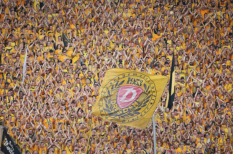Fans von Dynamo Dresden am Samstag in der ersten Runde des DFB-Pokals gegen RB Leipzig.