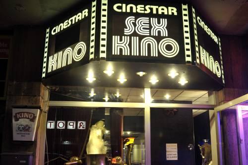 Eingang zum "Cinestar" in der Landwehrstraße