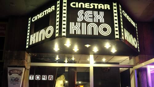 Eingang zum "Cinestar" in der Landwehrstraße Eingang zum "Cinestar" in der Landwehrstraße