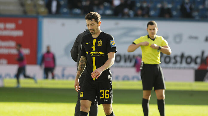 Flog gegen Rostock vom Platz: Phillipp Steinhart.