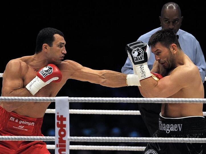 Klitschko hält Chagaev auf Distanz
