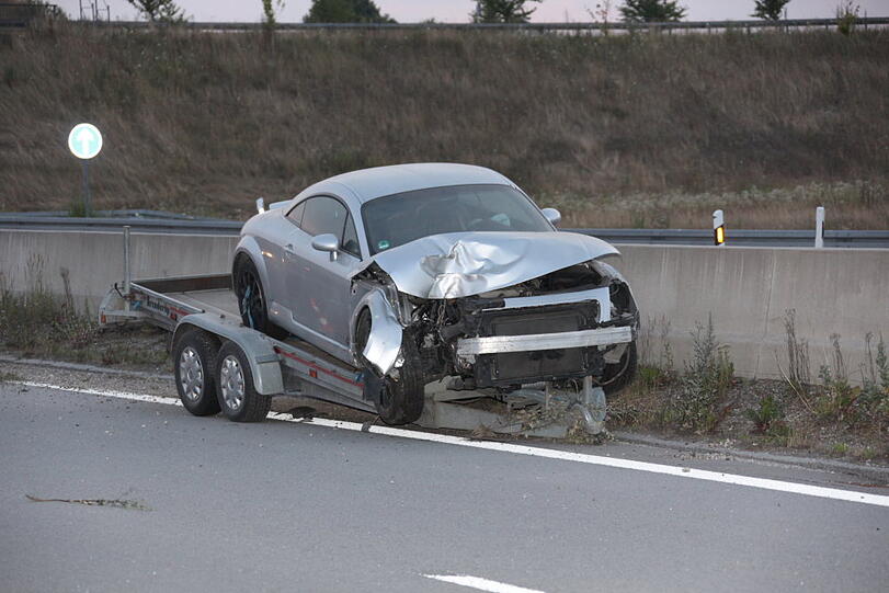 Horror-Crash auf der A 94: Bilder vom Unfallort.