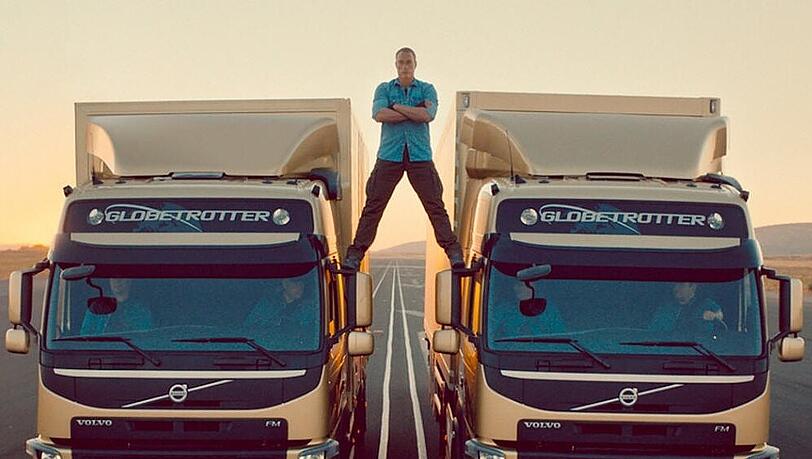 Starker Mann zwischen zwei mächtigen Fahrzeugen: Jean-Claude van Damme Starker Mann zwischen zwei mächtigen Fahrzeugen: Jean-Claude van Damme