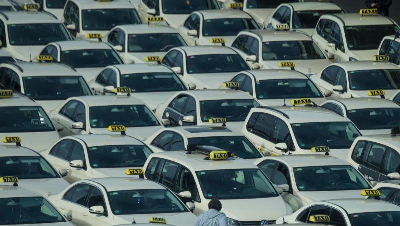 Das Taxigewerbe warnt vor massiven negativen Auswirkungen auf die eigene Branche durch die von Verkehrsminister Scheuer angestrebte Reform des Personenbeförderungsgesetzes. Das Taxigewerbe warnt vor massiven negativen Auswirkungen auf die eigene Branche durch die von Verkehrsminister Scheuer angestrebte Reform des Personenbeförderungsgesetzes.