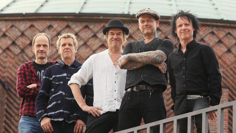 Die Toten Hosen haben in musikalischen Gärten gewildert. Die Toten Hosen haben in musikalischen Gärten gewildert.