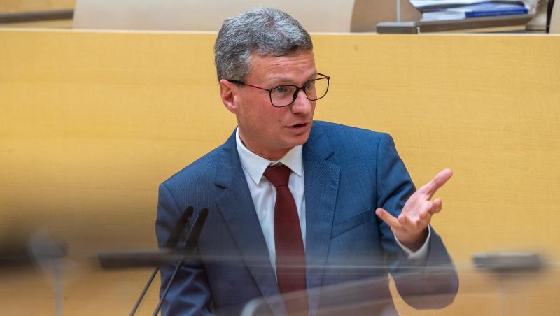 Bernd Sibler (CSU), Staatsminister für Wissenschaft und Kunst, spricht im Landtag.