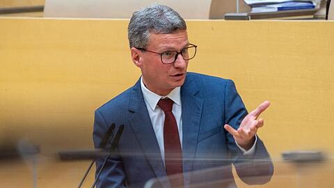 Bernd Sibler (CSU), Staatsminister für Wissenschaft und Kunst, spricht im Landtag.