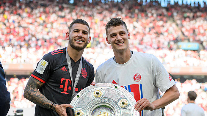 Wohin zieht es Lucas Hernández (l.) und Benjamin Pavard vom FC Bayern?