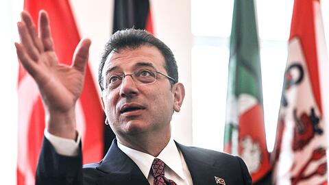 Opposition und Kritiker werfen der Regierung vor, den Oppositionspolitiker Imamoglu durch die Verfahren gegen ihn kaltstellen zu wollen. (Archivbild)