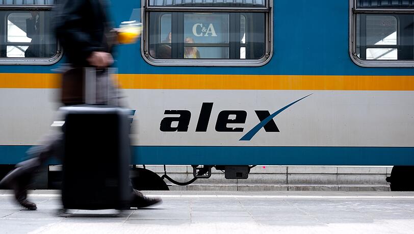 Die "Alex"-Züge sollen auch zwischen 2028 und 2031 von München über Regensburg Richtung Prag fahren. (Archivbild) Die "Alex"-Züge sollen auch zwischen 2028 und 2031 von München über Regensburg Richtung Prag fahren. (Archivbild)