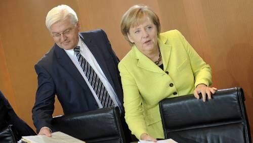 Weltmeister im Synchron-Regieren: Kanzlerin Angela Merkel, Vizekanzler Frank-Walter Steinmeier bei der letzten Kabinettssitzung von Rot-Schwarz. Weltmeister im Synchron-Regieren: Kanzlerin Angela Merkel, Vizekanzler Frank-Walter Steinmeier bei der letzten Kabinettssitzung von Rot-Schwarz.