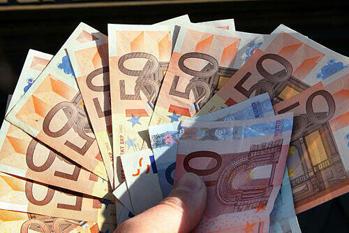 Nach den ersten drei Quartalen 2010 habe das Defizit schon 652
Millionen Euro betragen.(Symbolbild)