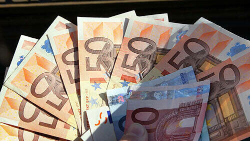 Nach den ersten drei Quartalen 2010 habe das Defizit schon 652
Millionen Euro betragen.(Symbolbild) Nach den ersten drei Quartalen 2010 habe das Defizit schon 652
Millionen Euro betragen.(Symbolbild)