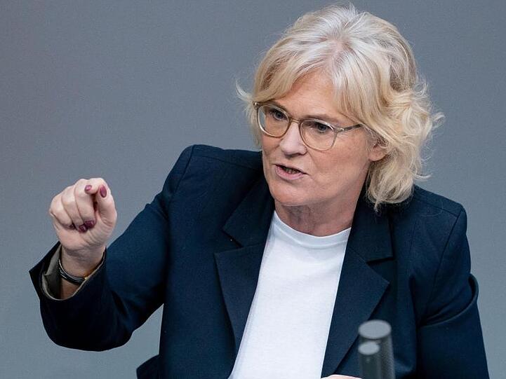 "Die Freiwilligkeit ist ein ganz wichtiger Aspekt. Da können und wollen wir nicht drumherum": Bundesjustizminiterin Christine Lambrecht.