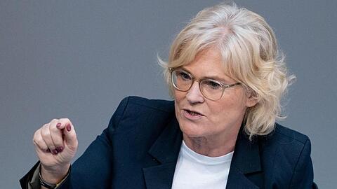 "Die Freiwilligkeit ist ein ganz wichtiger Aspekt. Da können und wollen wir nicht drumherum": Bundesjustizminiterin Christine Lambrecht.