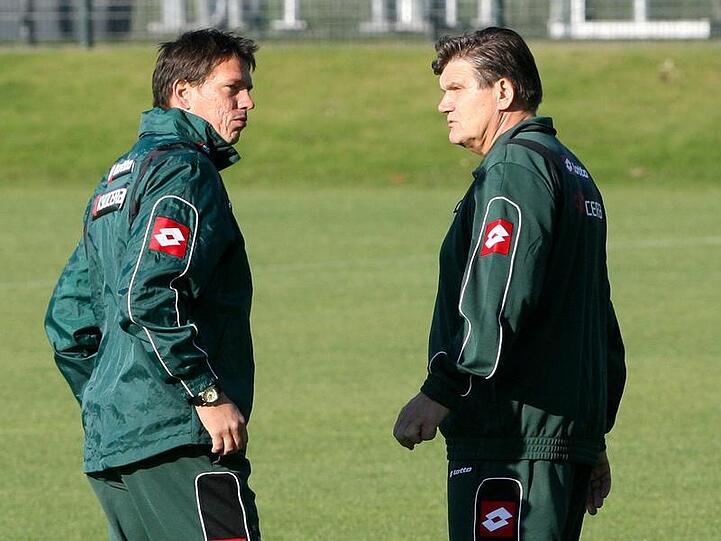 Hans Meyer, wieder Trainer von Borussia Mönchengladbach - und Chef von Ex-Bayer Christian Ziege (l.).