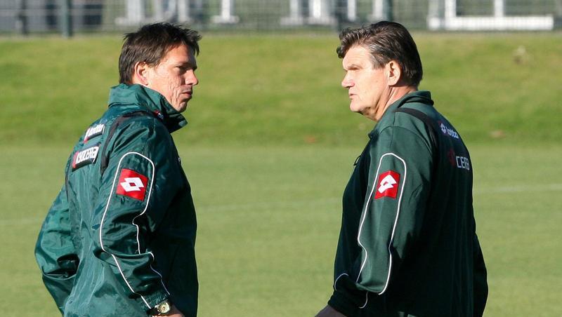 Hans Meyer, wieder Trainer von Borussia Mönchengladbach - und Chef von Ex-Bayer Christian Ziege (l.). Hans Meyer, wieder Trainer von Borussia Mönchengladbach - und Chef von Ex-Bayer Christian Ziege (l.).