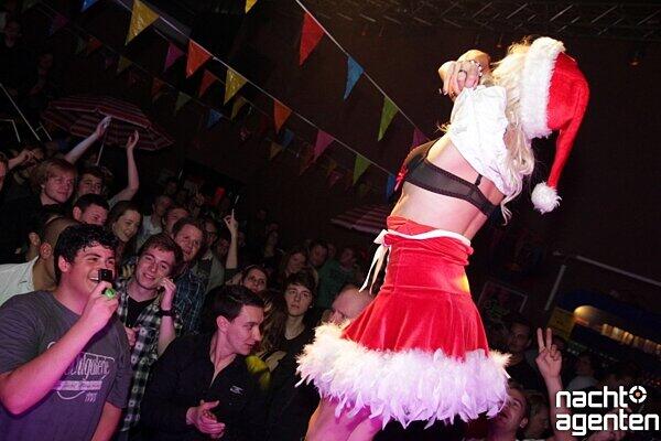 13 Jahre Nachtgalerie: "Malle live vs Party Pornös". Am Freitag gewährte Sexy Mia den Partygästen tiefe Einblicke. Noch mehr Fotos gibt es hier www.nachtagenten.de.