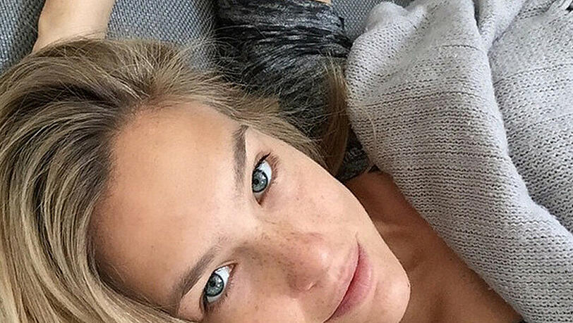Bar Refaeli soll sich mit ihrem Freund Adi Ezra verlobt haben Bar Refaeli soll sich mit ihrem Freund Adi Ezra verlobt haben