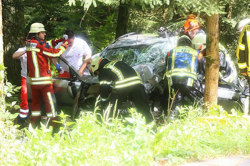 Die Bilder des Verkehrsunfalls im Landkreis Mühldorf.