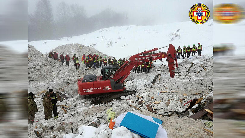 Italienische Rettungskräfte vom "Corpo Nazionale Soccorso Alpino e Speleologico" bei Bergungsarbeiten am Hotel Rigopiano in Farindola, das durch eine Lawine verschüttet wurde. Italienische Rettungskräfte vom "Corpo Nazionale Soccorso Alpino e Speleologico" bei Bergungsarbeiten am Hotel Rigopiano in Farindola, das durch eine Lawine verschüttet wurde.