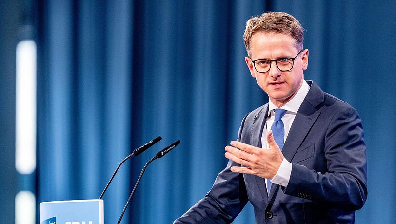 Carsten Linnemann (CDU), Generalsekretär seiner Partei, spricht bei einem Termin.