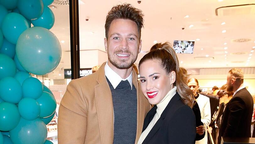 Angelina und Sebastian Pannek freuen sich auf ihr "drittes Wunder". Angelina und Sebastian Pannek freuen sich auf ihr "drittes Wunder".