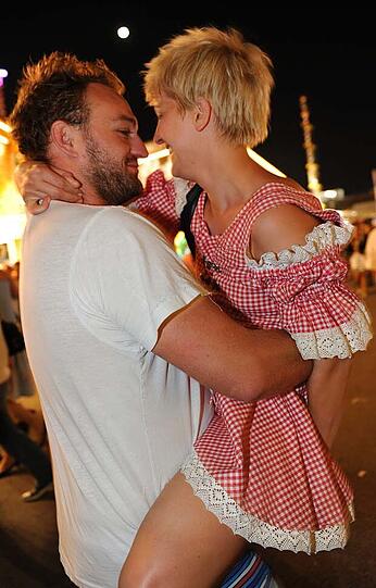 Aber wer hat das Feiern eigentlich erfunden? Wer einmal auf der Wiesn war weiß: Wir Münchner können's mit Abstand noch am besten krachen lassen. Wie diese Bilder vom Oktoberfest beweisen.