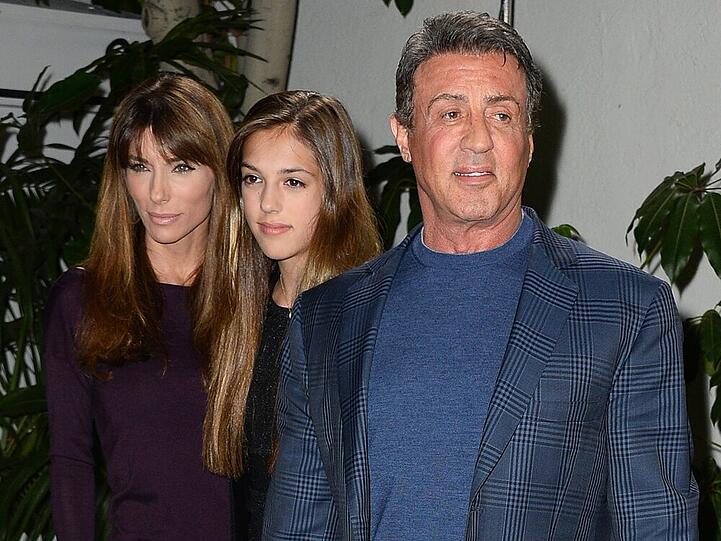 Familienfoto mit Model? Sylvester Stallone, Tochter Sistine und Gattin Jennifer Flavin (v.r.n.l.)