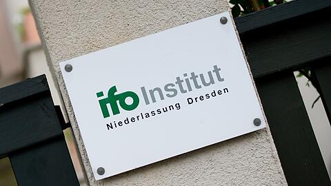 "Es ist keineswegs ausgemacht, dass in den Ländern Mehrheiten für eine Lockerung der Schuldenbremse zustande kommen", sagte Joachim Ragnitz von der Ifo-Niederlassung Dresden.